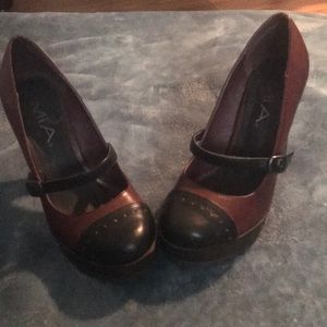 Mia two tone platform pumps 💥